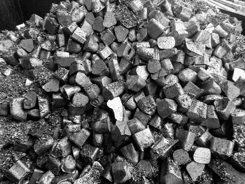 Phế liệu là gì? Phế liệu và chất thải khác nhau như thế nào?